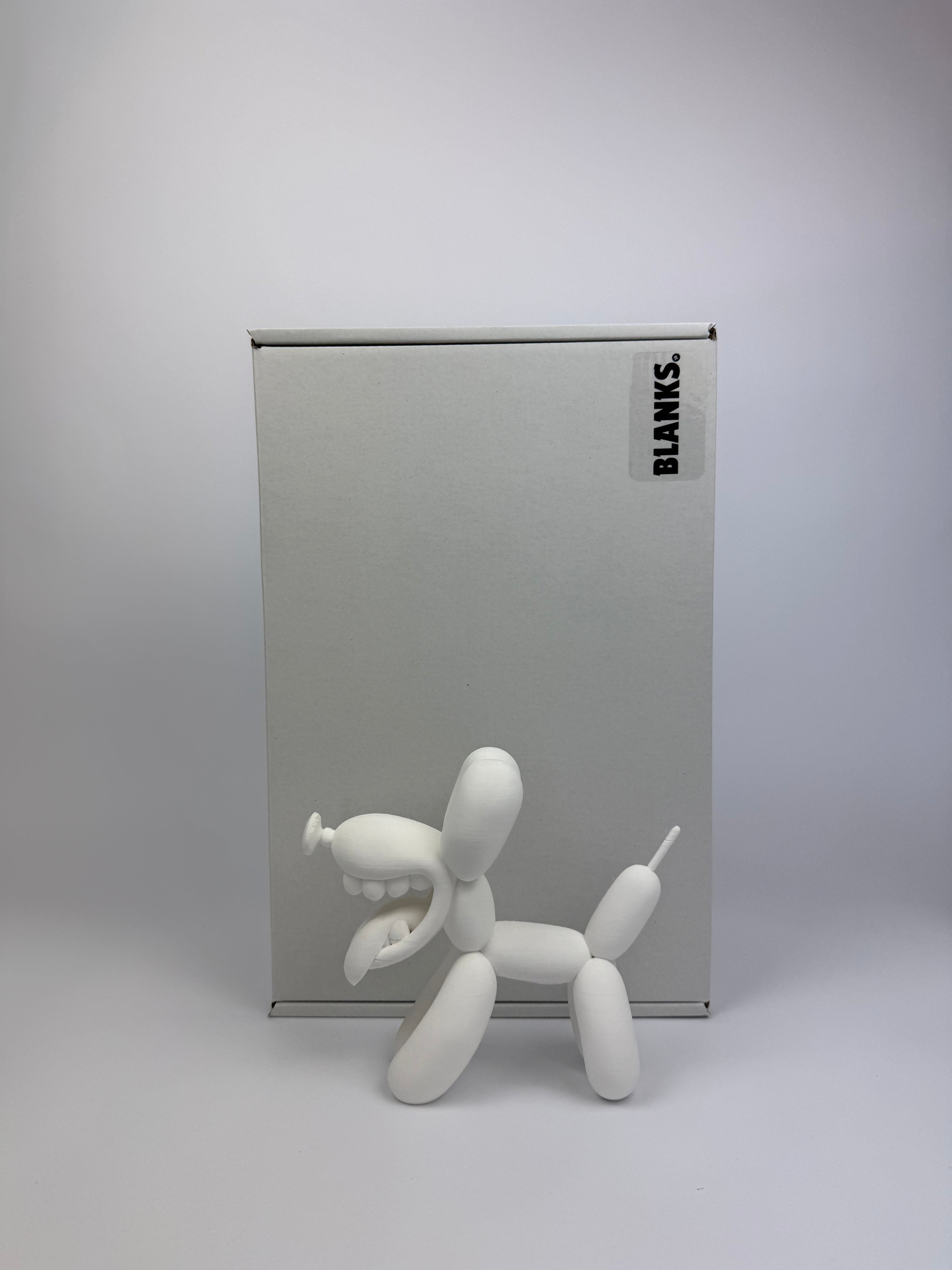 Paint your own - Panting balloon dog