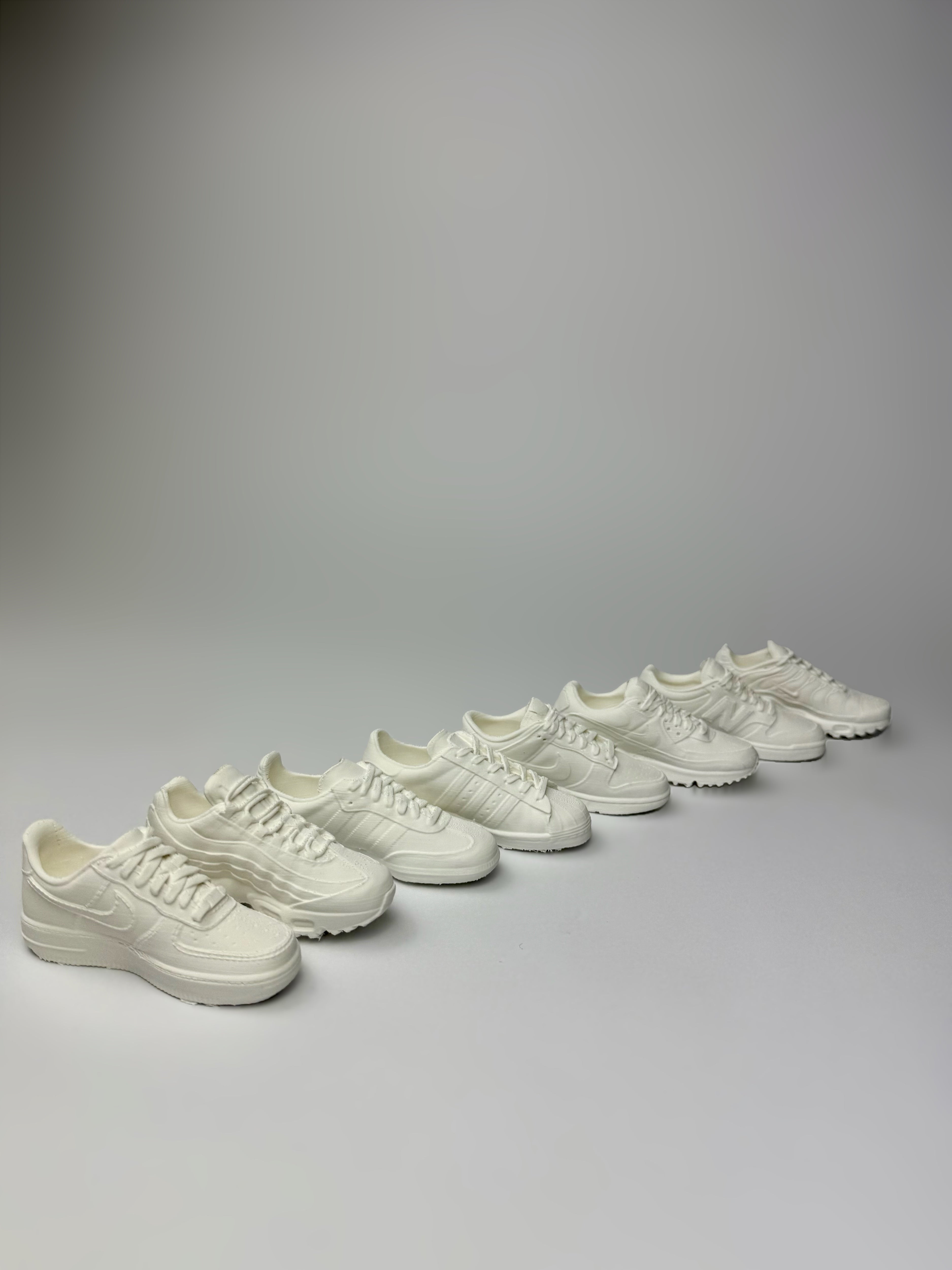 Miniature trainer paint kit