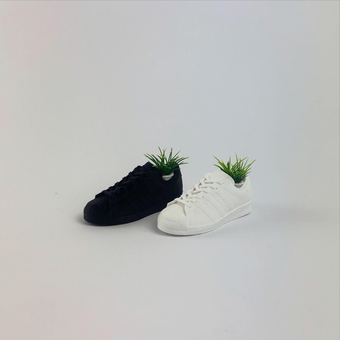 Paint your own - SUPERSTAR - 3D printed trainer planter/pot